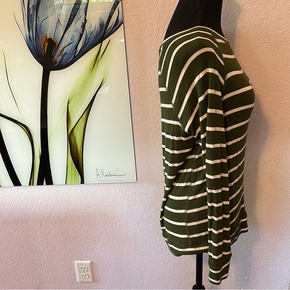 Must bundle shirt size small - Picture 3 of 6
